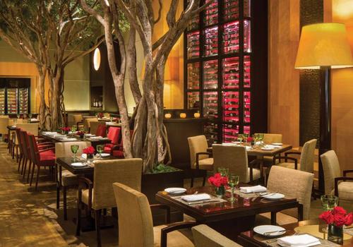 Four Seasons Hotel New York 1 260 1 4 9 5 New York Hotel Deals Reviews Kayak