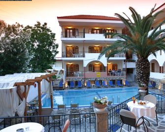 Hotel Calypso - Chaniotis - Piscine