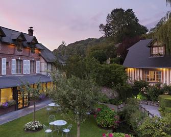 Auberge De La Source - Honfleur - Building