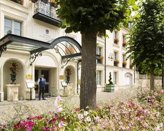 Auberge du Jeu de Paume - Chantilly - Building