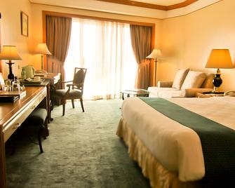 Century Park Hotel - Manila - Bedroom