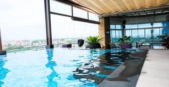 拉瑪二世公園村酒店 - 曼谷 - 游泳池