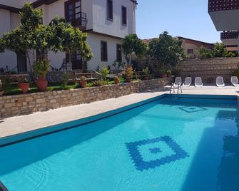 Sezgin Boutique Hotel - Kusadasi - Pool