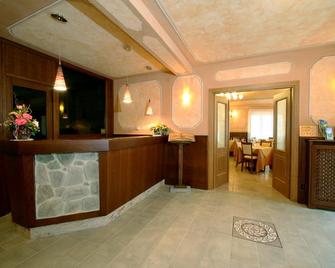 Hotel Dama Bianca - Breuil-Cervinia - Front desk