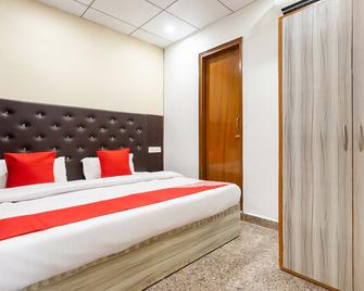 OYO 40649 Hotel Kapoor Residency - Čandígarh - Ložnice