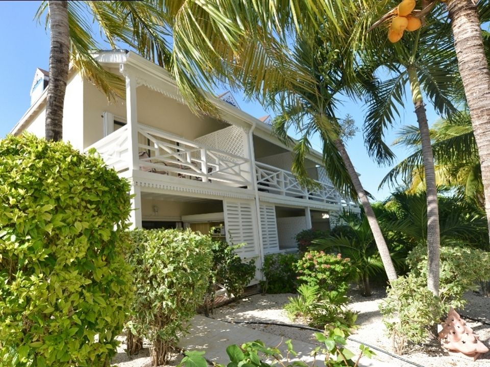 Caribbean Paradise Inn - Providenciales - Building