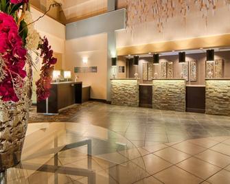 Comfort Inn & Suites At Copeland Tower - Metairie - Front desk