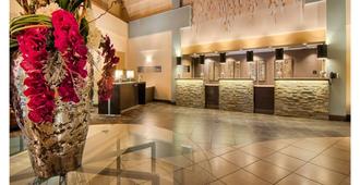 Comfort Inn & Suites At Copeland Tower - Metairie - Lễ tân