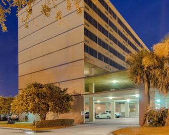 Comfort Inn & Suites At Copeland Tower - Metairie - Bygning