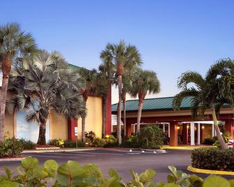 Ramada by Wyndham Naples - Naples - Bygning
