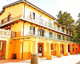 Hotel La Valle Dell'aquila - L’Aquila - Building