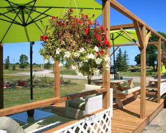 Wayside Motel Manitoulin - Manitowaning - Patio