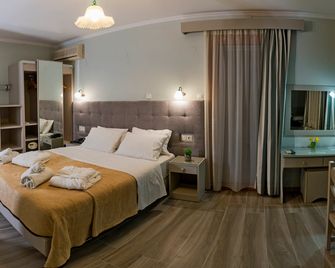 Aklidi Hotel - مايتيلين - غرفة نوم