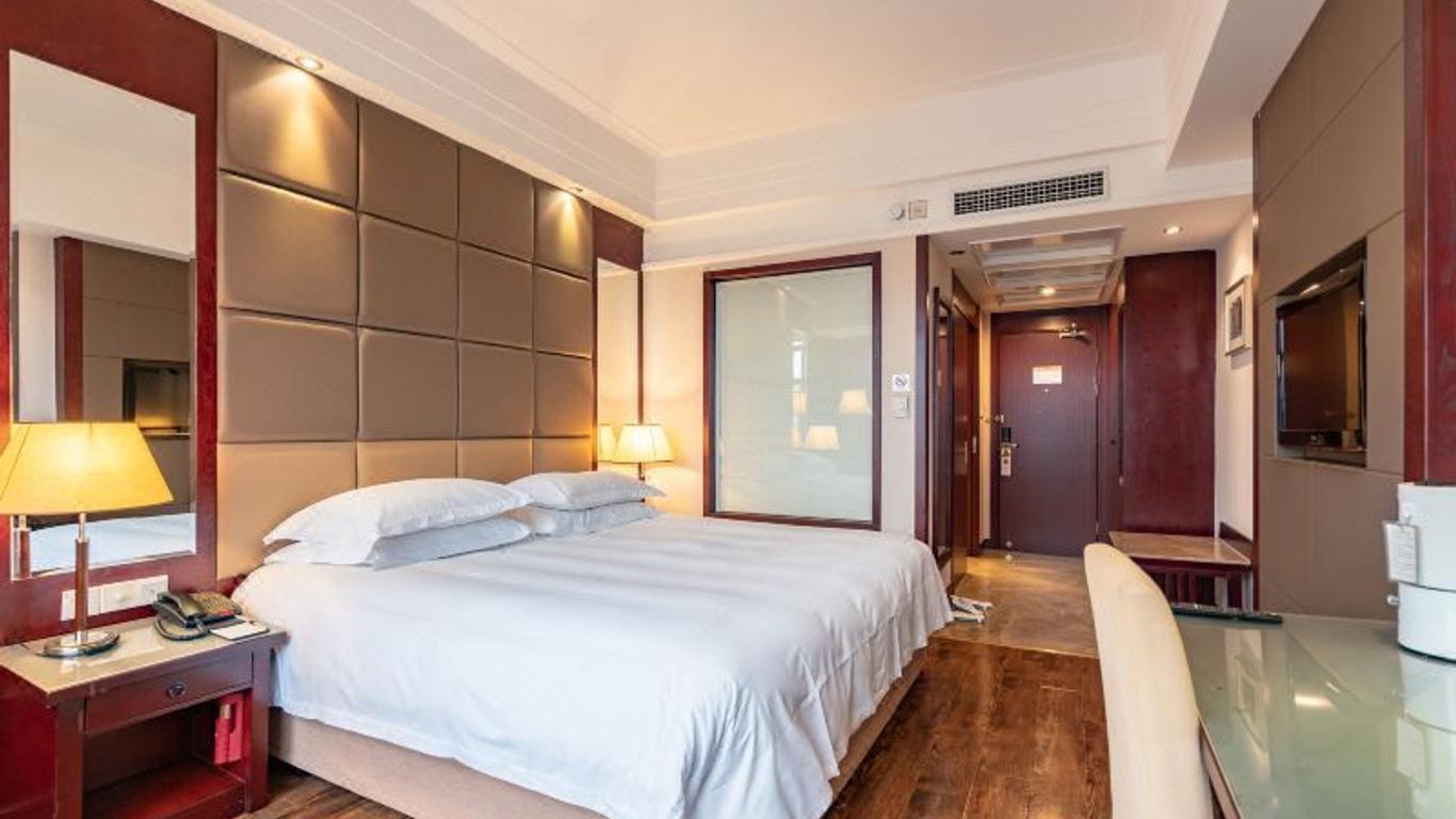 Merchant Marco Edgelake Hotel