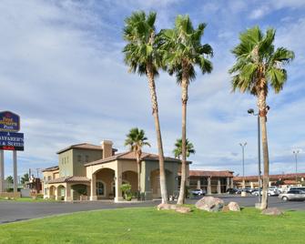 Best Western Plus A Wayfarer's Inn and Suites - Kingman - Rakennus