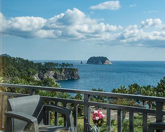 Beachside Whitehouse - Seogwipo - Balcon