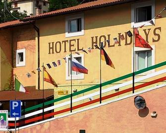 Hotel Holidays - Villetta Barrea - Building