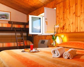 Hotel Holidays - Villetta Barrea - Bedroom