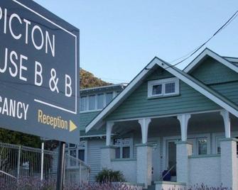 Picton House B&B and Motel - פיקטון - בניין