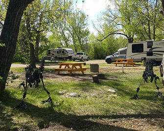 11 Bridges Campground Rv And Cozy Cabin Park - Drumheller - Innenhof