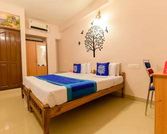 Hotel Tri-Star Regency - Kochi - Bedroom