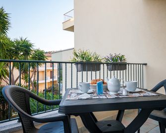 Residence Le Vele & Le Maree - La Maddalena - Parveke