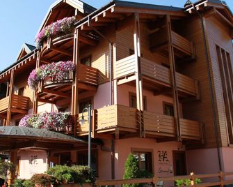 Hotel Arisch - Aprica - Budova