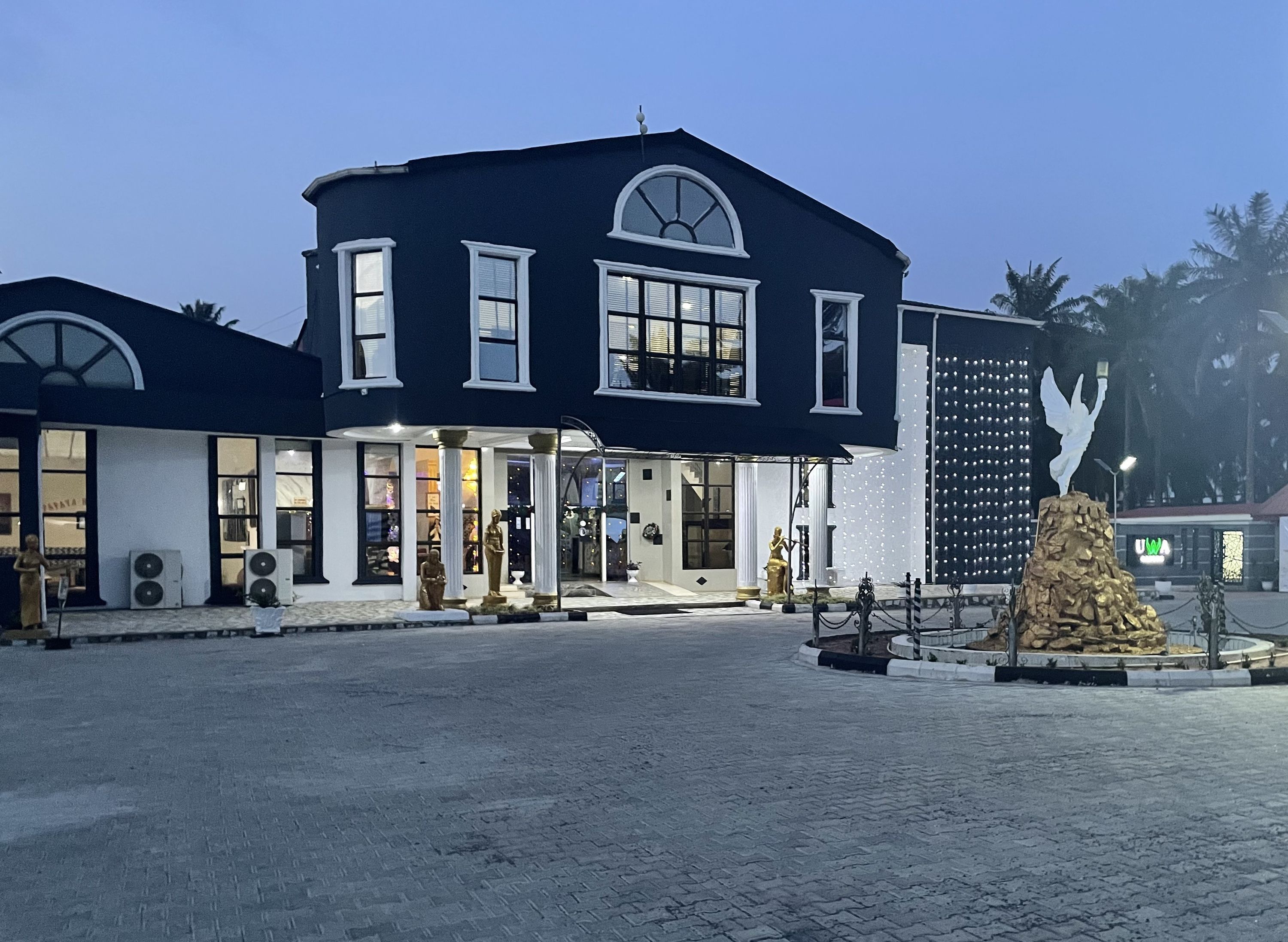 Precious Palm Royal Hotel - Benin City - Building