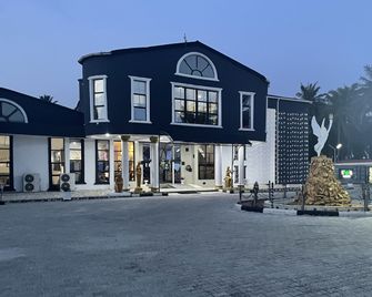 Precious Palm Royal Hotel - Benin City - Building
