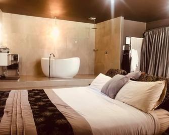 Mudstone Suites - Pemberton - Bedroom