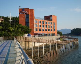 Ocean Spa Hotel - Goseong - Building
