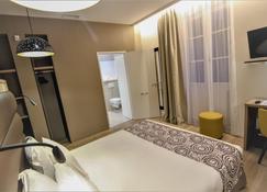 Hôtel Montaigne Sarlat la Caneda - Sarlat-la-Canéda - Bedroom