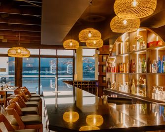 Beach Hotel Swakopmund - סוואקופמונד - בר