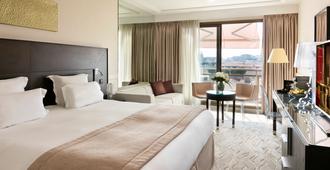 Hôtel Barrière Le Gray d'Albion - Cannes - Schlafzimmer