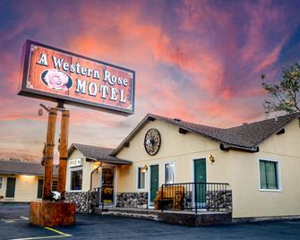 A Western Rose - קודי - בניין