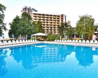 Hotel Kaliakra - אלבנה - בריכה