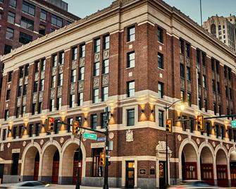 Detroit Foundation Hotel - Detroit - Building