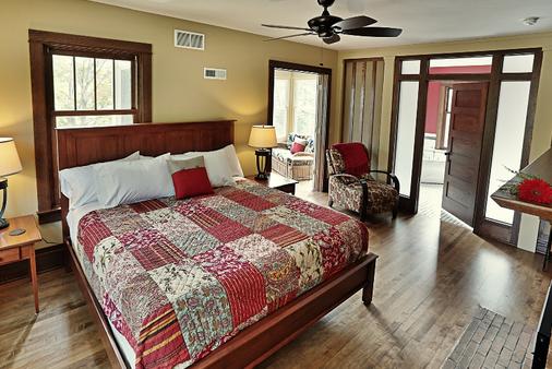 The Buckingham Inn - Madison - Bedroom