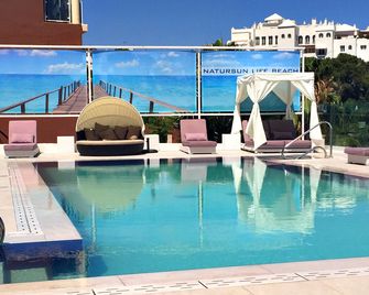 فندق ناتورسون - توريمولينوس - حوض السباحة