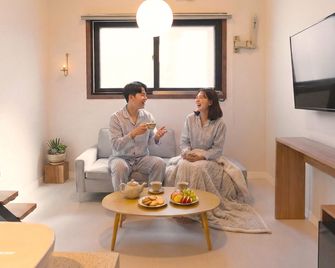 Restia Hotel Suwon Station Branch - Suwon - Obývací pokoj