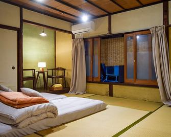 Toyooka guesthouse Hostel Act - Toyooka - Camera da letto