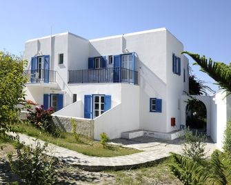 Bizas Rooms & Studios - Πάρος - Κτίριο