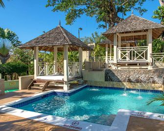 هيدونيزم تو أول انكلوسيف ريزورت - نيغريل - حوض السباحة