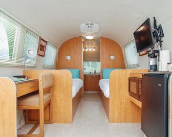 Oceanside Beachfront Rv Resort - Coos Bay - Bedroom
