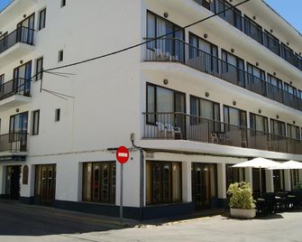 Hostal Alfonso - Cala Ratjada - בניין