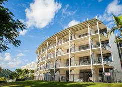 Amaroo at Trinity - Trinity Beach - Building