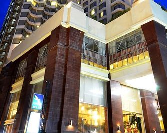 Duangtawan Hotel Chiang Mai - Chiang Mai - Building