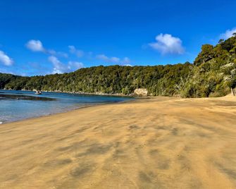 Kaka Retreat Motel, Stewart Island - Halfmoon Bay - ชายหาด