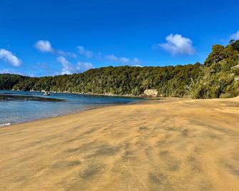 Kaka Retreat Motel, Stewart Island - Halfmoon Bay - חוף