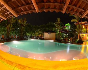 Arenal Backpackers Resort - La Fortuna - Pool